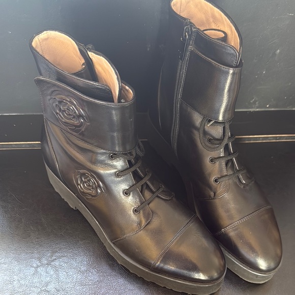 Taryn Rose Black Leather women’s Boots - Picture 2 of 10